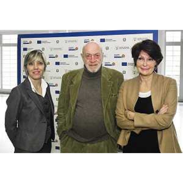 L'assessore alle Finanze Barbara Zilli e l'assessore al Lavoro Alessia Rosolen con il giornalista Toni Capuozzo, ospite dell'evento "Persone e imprese, parola alle competenze" a Trieste - L'assessore alle Finanze Barbara Zilli e l'assessore al Lavoro Alessia Rosolen con il giornalista Toni Capuozzo, ospite dell'evento "Persone e imprese, parola alle competenze" a Trieste