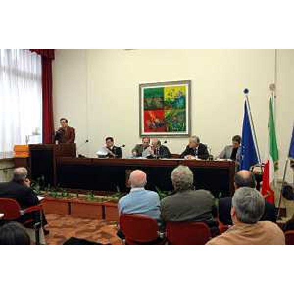 Moretton (Assessore regionale Ambiente) all'assemblea sui problemi del Tagliamento, auditorium sede di rappresentanza di Udine. (Udine 02/12/04)