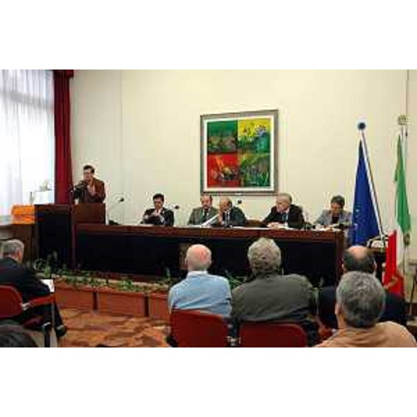 Moretton (Assessore regionale Ambiente) all'assemblea sui problemi del Tagliamento, auditorium sede di rappresentanza di Udine. (Udine 02/12/04)