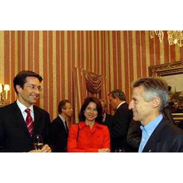 Riccardo Illy (Presidente della regione Friuli Venezia Giulia), Veronika Stirner Brantsch (Presidente del consiglio regionale del Tirolo), Karl Heinz Grasser (Ministro delle finanze della Carinzia) (Vienna, 30/11/04)