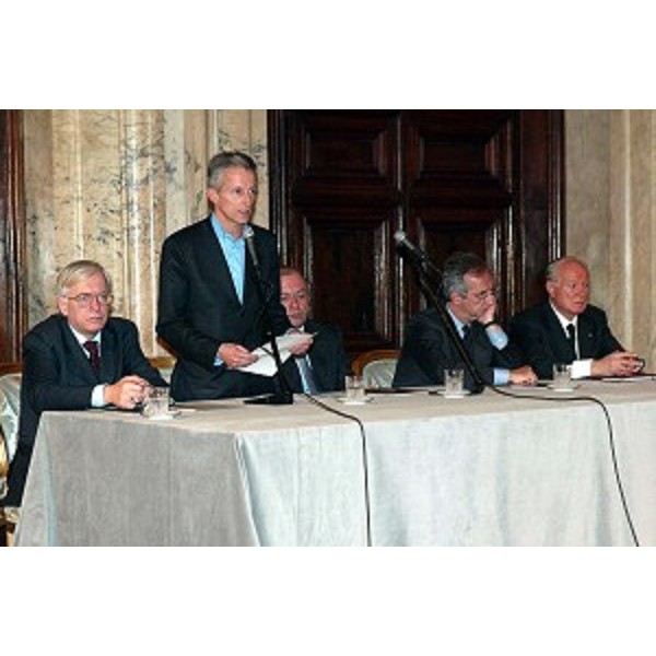 Riccardo Illy (Presidente della Regione Friuli Venezia Giulia) alla cerimonia di consegna dei premi "Giovanni da Udine" (Roma, 22/11/04)
