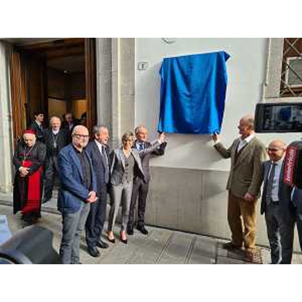 L'assessore Barbara Zilli partecipa allo scoprimento della targa di intitolazione al Palazzo Maseri-Stringher, da oggi nuova sede della Fondazione Friuli a Udine. - L'assessore Barbara Zilli partecipa allo scoprimento della targa di intitolazione al Palazzo Maseri-Stringher, da oggi nuova sede della Fondazione Friuli a Udine.