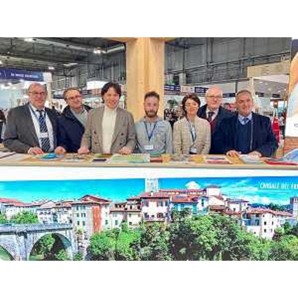 L'assessore regionale alle Attività produttive Sergio Emidio Bini visita gli stand del Fvg ad "Artigiano in fiera" a Milano - L'assessore regionale alle Attività produttive Sergio Emidio Bini visita gli stand del Fvg ad "Artigiano in fiera" a Milano