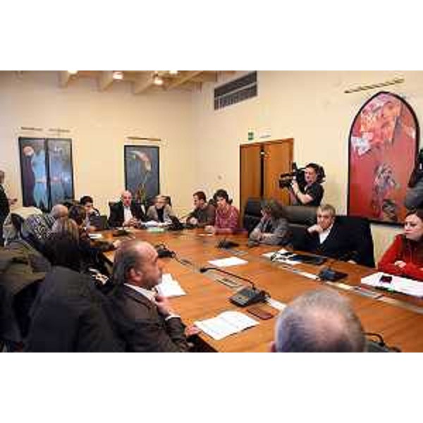 Un altro momento della seduta nella Sala gialla del Cr - Un altro momento della seduta nella Sala gialla del Cr