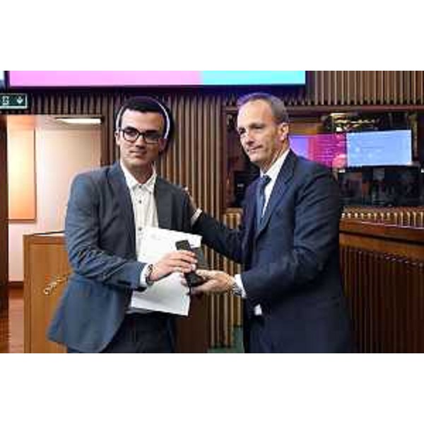 Sebastiano Pellegrina riceve l'attestato dal vicepresidente del Cr, Francesco Russo - Sebastiano Pellegrina riceve l'attestato dal vicepresidente del Cr, Francesco Russo