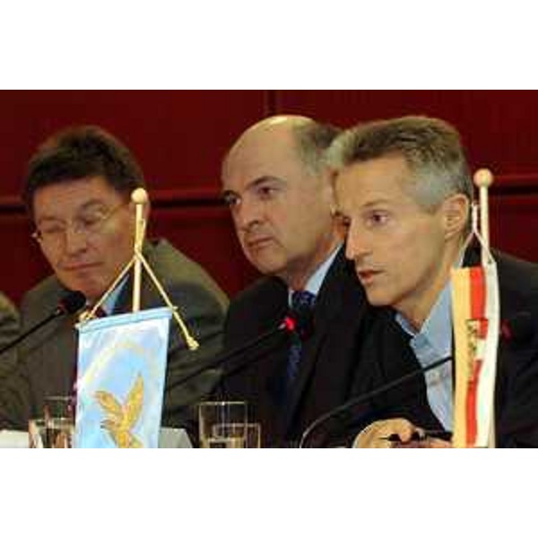 Riccardo Illy (Presidente della Regione Friuli Venezia Giulia) alla riunione regioni di confine. (Bruxelles, 18/11/04)