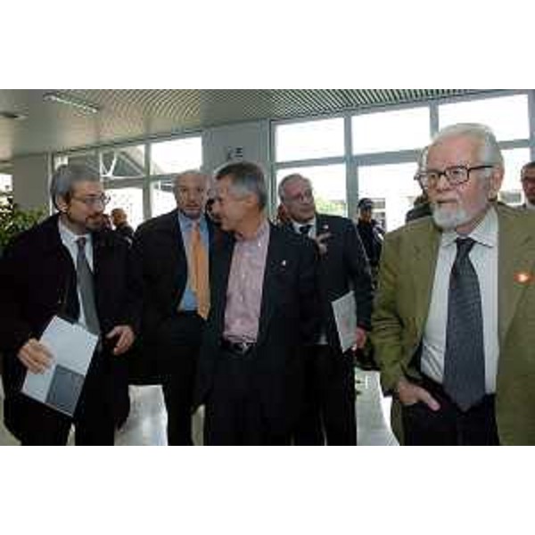 Furio Honsell (Rettore dell'Università di Udine), Riccardo Illy (Presidente della Regione Friuli Venezia Giulia), Enrico Bertossi (Assessore regionale alle attività produttive). (Udine, 16/11/04)
