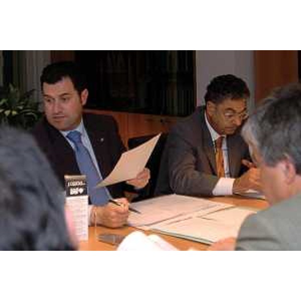 Franco Iacop (Assessore regionale per le relazioni internazionali, comunitarie e autonomie locali), Roberto Antonaz (Assessore regionale all'istruzione, cultura, sport e pace). (Trieste, 05/11/04)