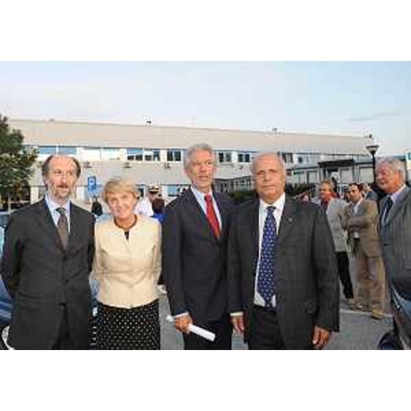 Riccardo Riccardi (Assessore regionale Mobilità, Energia e Infrastrutture di Trasporto), Danuta Hubner (Commissario europeo Affari regionali), Gianfranco Pizzolitto (Sindaco Monfalcone) ed Emilio Sgarlata (Presidente CCIAA Gorizia) nel corso della visita al Porto di Monfalcone. (Monfalcone 25/09/08) 