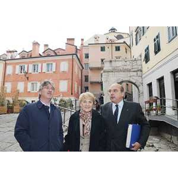 Renzo Tondo (Presidente Friuli Venezia Giulia), Danuta Hubner (Commissario europeo Politiche regionali) e Roberto Dipiazza (Sindaco Trieste) in Piazza Barbacan, nell'Area Urban di Trieste. (Trieste 26/09/08)