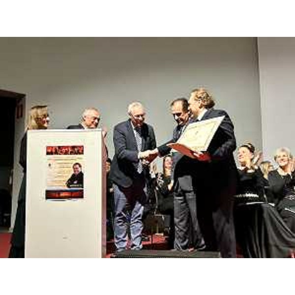 Il presidente Bordin si congratula con il tenore Porta - Il presidente Bordin si congratula con il tenore Porta