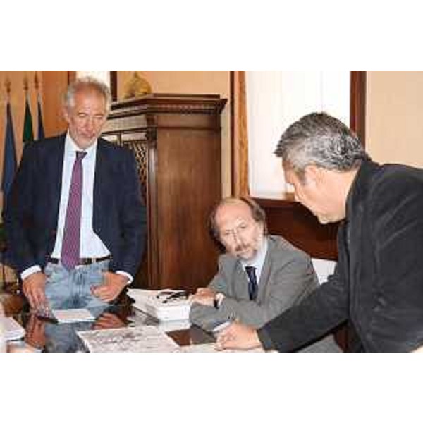 Gianfranco Pizzolitto (Sindaco Monfalcone), Riccardo Riccardi (Assessore regionale Viabilità e Trasporti) e Massimo Schiavo (Assessore comunale Urbanistica e Mobilità, Monfalcone) nel corso della presentazione del progetto per una nuova circonvallazione nel Monfalconese. (Monfalcone 29/09/08)