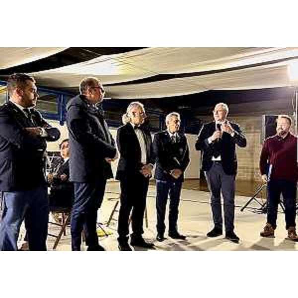 Il presidente dell'associazione Nuova Banda di Carlino, Michele Zanutta; il sindaco di Carlino, Loris Bazzo; il maestro Luca Campagnol; il presidente Anbima Fvg, Pasquale Moro; il presidente del Cr Fvg, Mauro Bordin; il presentatore Damiano Vanzo - Il presidente dell'associazione Nuova Banda di Carlino, Michele Zanutta; il sindaco di Carlino, Loris Bazzo; il maestro Luca Campagnol; il presidente Anbima Fvg, Pasquale Moro; il presidente del Cr Fvg, Mauro Bordin; il presentatore Damiano Vanzo