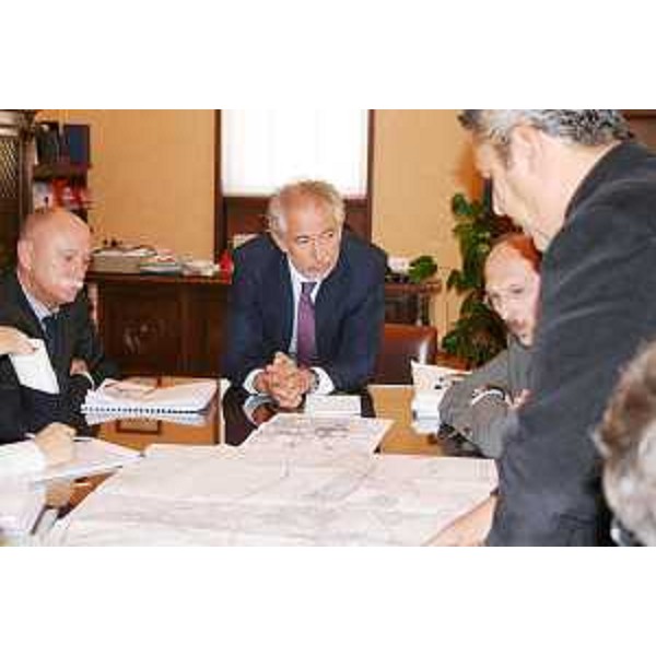 Paolo Polli (Presidente FVG Strade), Gianfranco Pizzolitto (Sindaco Monfalcone), Riccardo Riccardi (Assessore regionale Viabilità e Trasporti) e Massimo Schiavo (Assessore comunale Urbanistica e Mobilità, Monfalcone) nel corso della presentazione del progetto per una nuova circonvallazione nel Monfalconese. (Monfalcone 29/09/08)