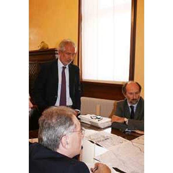 Gianfranco Pizzolitto (Sindaco Monfalcone) e Riccardo Riccardi (Assessore regionale Viabilità e Trasporti) nel corso della presentazione del progetto per una nuova circonvallazione nel Monfalconese. (Monfalcone 29/09/08)