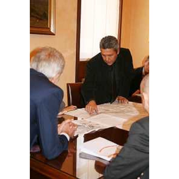 Massimo Schiavo (Assessore comunale Urbanistica e Mobilità, Monfalcone) nel corso della presentazione del progetto per una nuova circonvallazione nel Monfalconese. (Monfalcone 29/09/08)