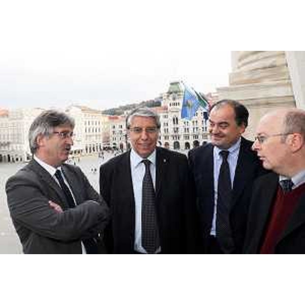 Renzo Tondo (Presidente della Regione Friuli Venezia Giulia), Carlo Giovanardi (sottosegretario alla Presidenza del Consiglio con delega alla Famiglia, Droga e Servizio civile), Roberto Molinaro (Assessore regionale all'istruzione, formazione e cultura, delegato alle politiche per la famiglia), Bruno Marini (consigliere regionale). (Trieste, 02/10/08) 