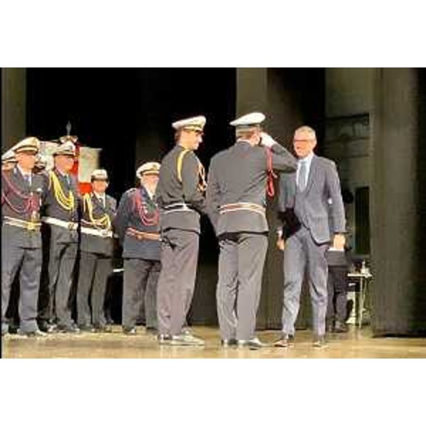 Una fase dell'assegnazione degli encomi durante la celebrazione della 15. Giornata regionale della Polizia locale svoltasi a Sacile - Una fase dell'assegnazione degli encomi durante la celebrazione della 15. Giornata regionale della Polizia locale svoltasi a Sacile