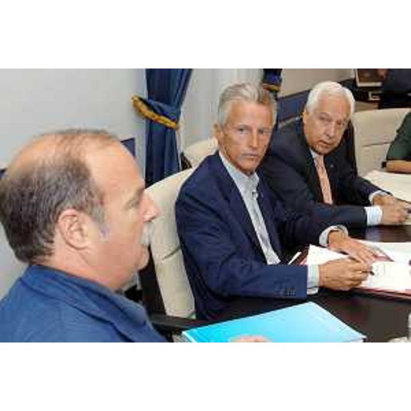 Riccardo Illy (Presidente Regione Friuli Venezia Giulia) e Gianfranco Moretton (Vicepresidente e Assessore regionale all'ambiente, lavori pubblici e protezione civile) ritratti durante la seduta della Giunta Regionale del 25/08/06