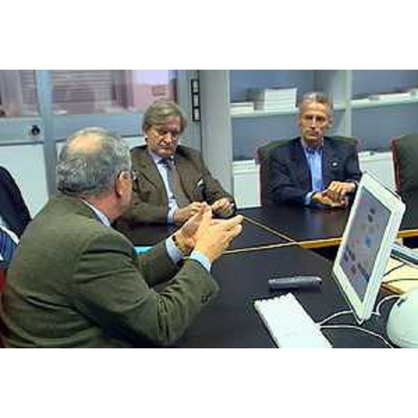 Riccardo Illy (Presidente della Regione Friuli Venezia Giulia) visita il Catas di San Giovanni al Natisone, Centro ricerche e sviluppo. (S. Giovanni al Natisone, 08/11/04)