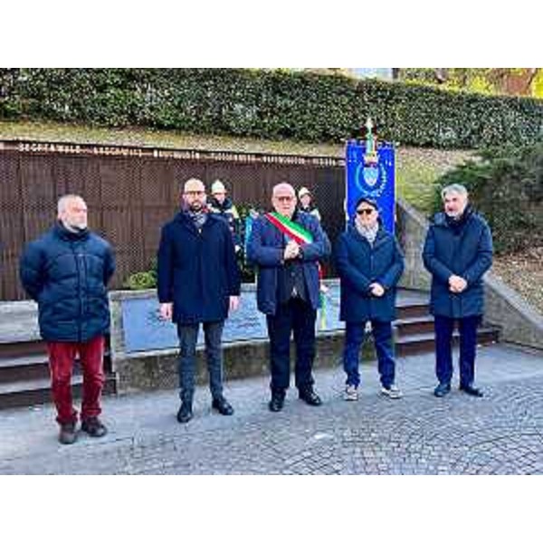 L'assessore regionale Sebastiano Callari alla cerimonia dedicata al Giorno della Memoria in piazza Martiri della Libertà d'Italia a Gorizia. - L'assessore regionale Sebastiano Callari alla cerimonia dedicata al Giorno della Memoria in piazza Martiri della Libertà d'Italia a Gorizia.