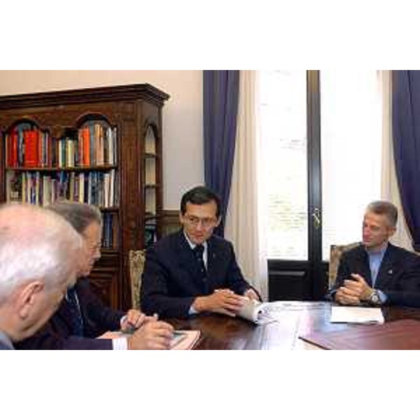 Riccardo Illy (Presidente della Regione Friuli Venezia Giulia), Djoomart Kaipovich Otorbaew (vicepremier e rappresentante del presidente del Kirghizistan). (Trieste, 08/11/04)