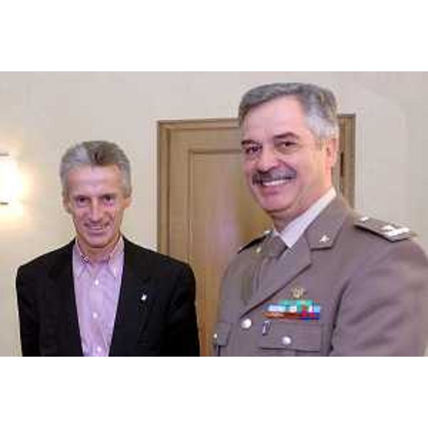 Riccardo Illy (Presidente della Regione Friuli Venezia Giulia), generale Andrea Caso (nuovo comandante Reclutamento e Forze di Complemento regionale del Friuli Venezia Giulia). (Trieste, 26/10/04)