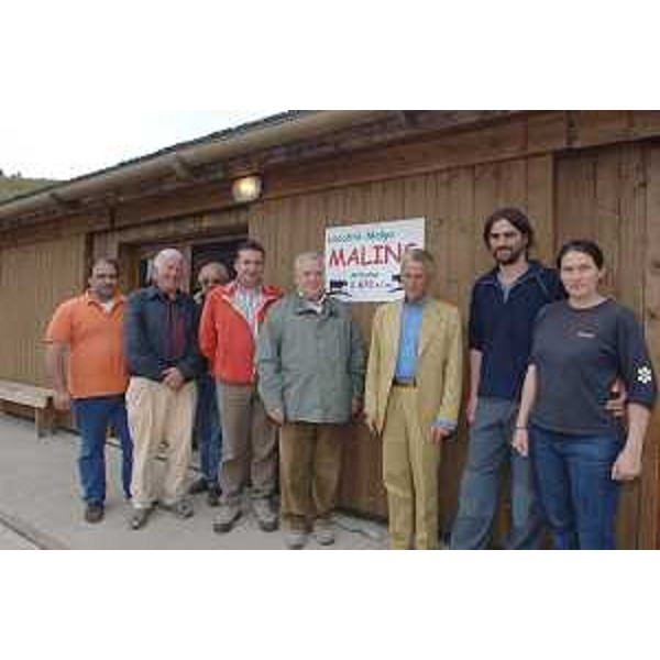 Riccardo Illy (Presidente Regione Friuli Venezia Giulia) con Enzo Marsilio (Assessore regionale alle risorse agricole, naturali, forestali e montagna) ritratti durante la visita alla malga Malins. (Malins (Prato Carnico) 28/08/06) 