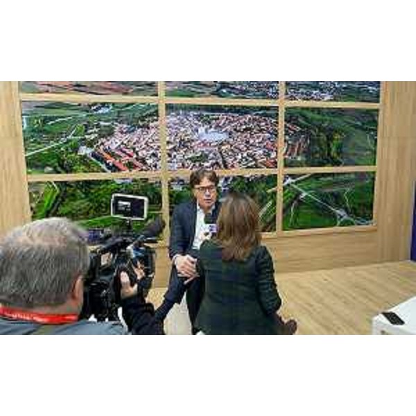 L'assessore Bini durante un'intervista nello stand di PromoturismoFvg alla Bit di Milano - L'assessore Bini durante un'intervista nello stand di PromoturismoFvg alla Bit di Milano