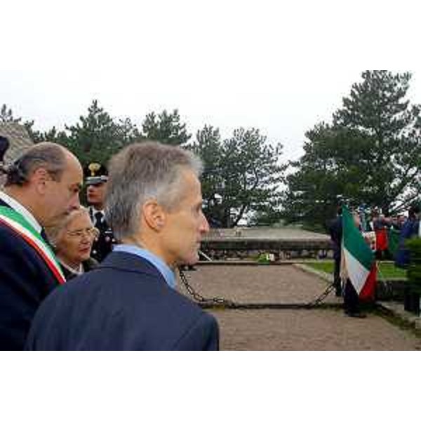 Riccardo Illy (Presidente della Regione Friuli Venezia Giulia), Roberto Dipiazza (sindaco di Trieste), Antonietta Marucci Vascon (Presidente del Consiglio provinciale di Trieste). (Trieste, 24/10/04)