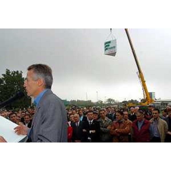 Riccardo Illy (Presidente della Regione Friuli Venezia Giulia) all'inaugurazione della nuova filiale Fadalti a Pordenone. (Pordenone, 23/10/04)