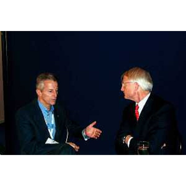Riccardo Illy (Presidente della Regione Friuli Venezia Giulia), prof. Michael Porter (fondatore della società Monitor Group). (Milano, 21/10/04)