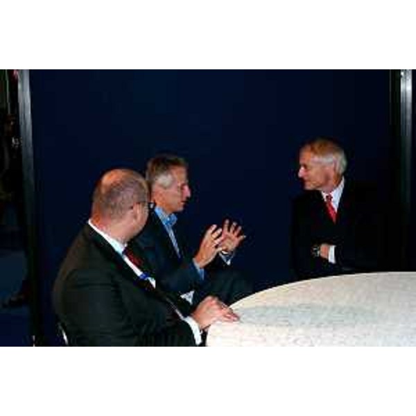 Riccardo Illy (Presidente della Regione Friuli Venezia Giulia), prof. Michael Porter (fondatore della società Monitor Group). (Milano, 21/10/04)