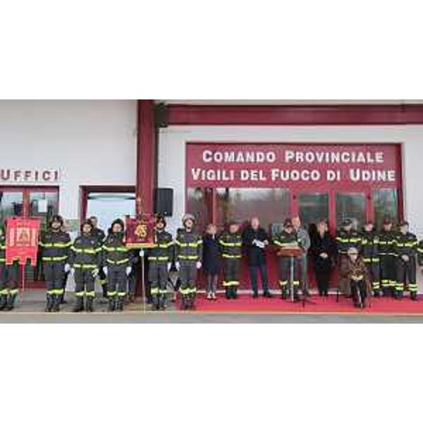 L'assessore Barbara Zilli a Udine durante la cerimonia a memoria dei Martiri delle Foibe e di Arnaldo Harzarich nella sede del Comando dei Vigili del fuoco di Udine - L'assessore Barbara Zilli a Udine durante la cerimonia a memoria dei Martiri delle Foibe e di Arnaldo Harzarich nella sede del Comando dei Vigili del fuoco di Udine