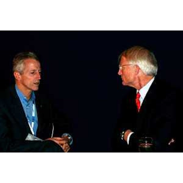 Riccardo Illy (Presidente della Regione Friuli Venezia Giulia), prof. Michael Porter (fondatore della società Monitor Group). (Milano, 21/10/04)