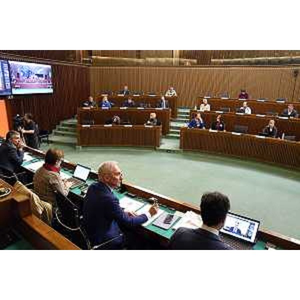 Un momento dei lavori della Sesta - Un momento dei lavori della Sesta