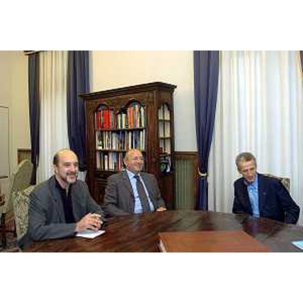 Marco Pedroni (Presidente di Coop Consumatori Nordest), Roberto Sgavetta (Vicepresidente di Coop Consumatori Nordest), Riccardo Illy (Presidente della Regione Friuli Venezia Giulia). (Trieste, 20/10/04)