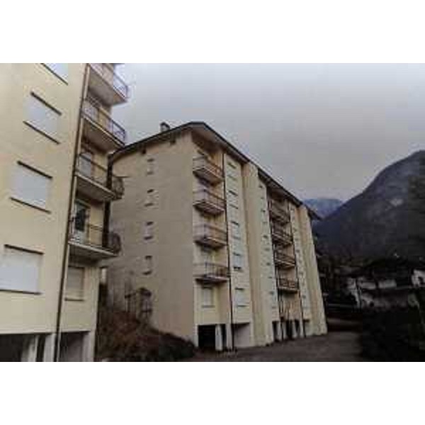 Le palazzine dismesse che ospitano 30 alloggi a Chiusaforte - Le palazzine dismesse che ospitano 30 alloggi a Chiusaforte