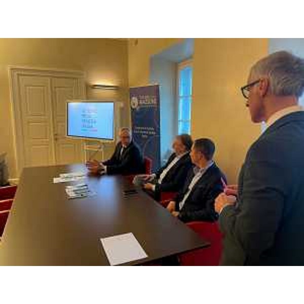 L'incontro nella sede del gruppo bancario - L'incontro nella sede del gruppo bancario