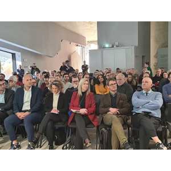 L'assessore Amirante al convegno "Il futuro sostenibile dei materiali da costruzione" organizzato da Confindustria e Ance Udine - L'assessore Amirante al convegno "Il futuro sostenibile dei materiali da costruzione" organizzato da Confindustria e Ance Udine