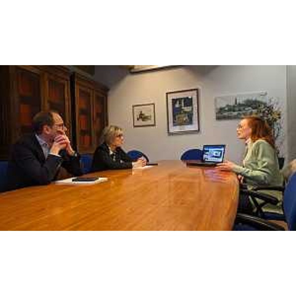 Un momento dell'incontro nella sede del Municipio di Artegna - Un momento dell'incontro nella sede del Municipio di Artegna 