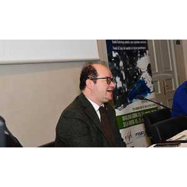 Il vicegovernatore Mario Anzil nel corso del suo intervento - Il vicegovernatore Mario Anzil nel corso del suo intervento