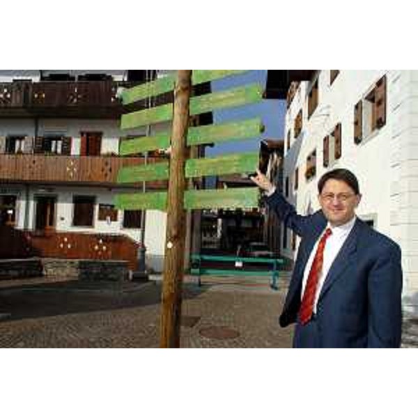 Lodovico Sonego (Assessore regionale alla pianificazione territoriale, energia, mobilità e infrastrutture di servizio). (Forni di Sopra, 08/10/04)