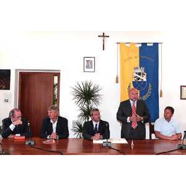Enrico Bertossi (Assessore regionale alle attività produttive) durante l'intervento alla presentazione della squadra della Snaidero Basketball a Tarvisio (Tarvisio 25/08/06)