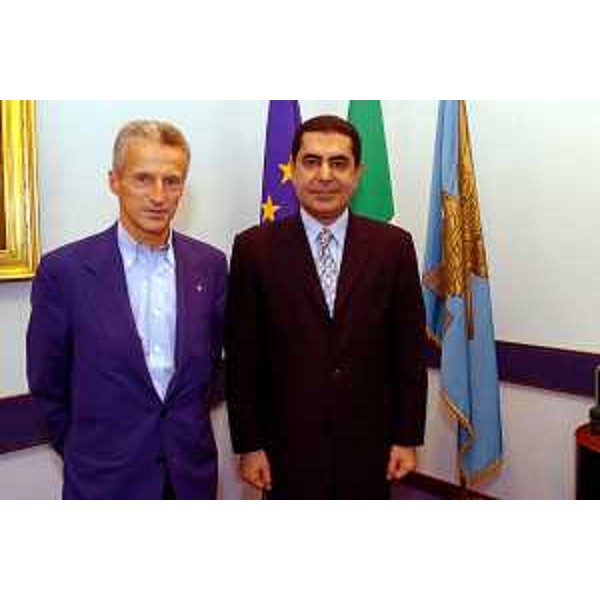 Riccardo Illy (Presidente della Regione Friuli Venezia Giulia), Nassir Abdulaziz Al Nasser (presidente del G-77 e ambasciatore del Qatar presso le Nazioni Unite). (Trieste, 07/10/04)