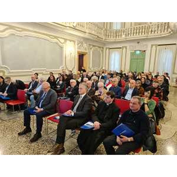 La sala con i rappresentanti dei soci di Confcooperative Pordenone in occasione dell'assemblea a Palazzo Montereale Mantica a Pordenone. - La sala con i rappresentanti dei soci di Confcooperative Pordenone in occasione dell'assemblea a Palazzo Montereale Mantica a Pordenone.