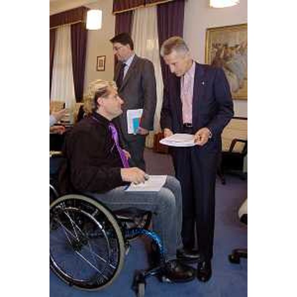 Riccardo Illy (Presidente della Regione Friuli Venezia Giulia), Lodovico Sonego (Assessore regionale alla pianificazione territoriale, energia, mobilità e infrastrutture di trasporto). (Trieste, 06/10/04)