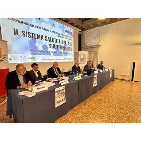 Il tavolo dei relatori al convegno di Sacile - Il tavolo dei relatori al convegno di Sacile