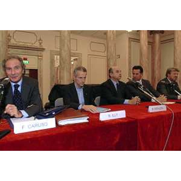 Francesco Caruso (Ambasciatore), Riccardo Illy (Presidente della Regione Friuli Venezia Giulia), Roberto Dipiazza (Sindaco di Trieste). (Trieste, 04/10/04)