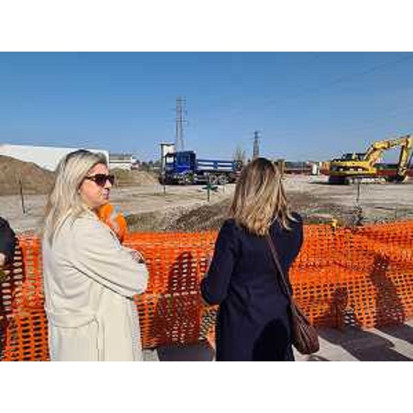 L'assessore regionale Cristina Amirante visita il cantiere per la realizzazione della nuova rotatoria di accesso a Porto Margreth a San Giorgio di Nogaro - L'assessore regionale Cristina Amirante visita il cantiere per la realizzazione della nuova rotatoria di accesso a Porto Margreth a San Giorgio di Nogaro